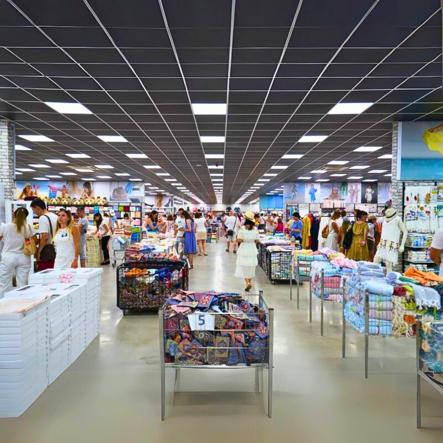 Explore the extensive collection of wholesale Turkish textiles at Cottonpolis.  We offer a wide variety of high-quality products, including Turkish towels, beach towels, blankets, bedding sets, bath linens, home textiles, hotel textiles, fabrics, and more. As a leading Turkish textile manufacturer, we provide competitive prices and exceptional quality.